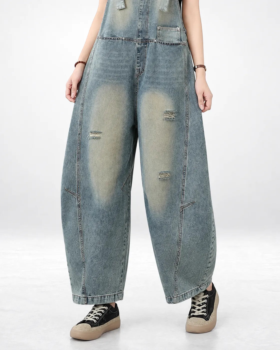 Salopette en jean délavé à effet usé
