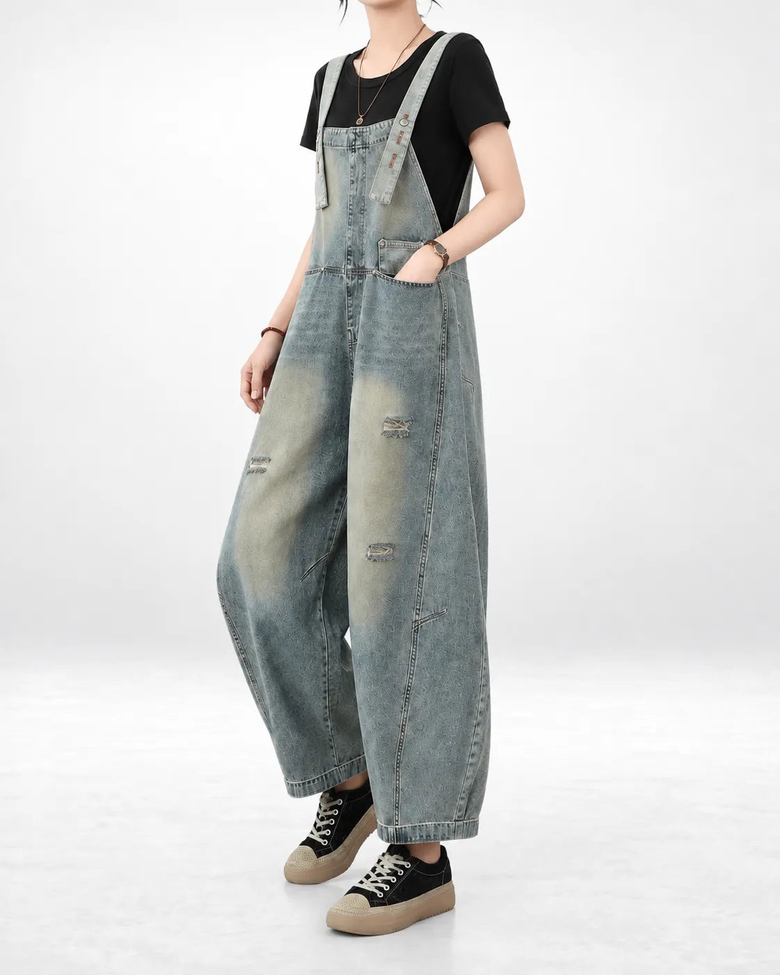 Salopette en jean délavé à effet usé