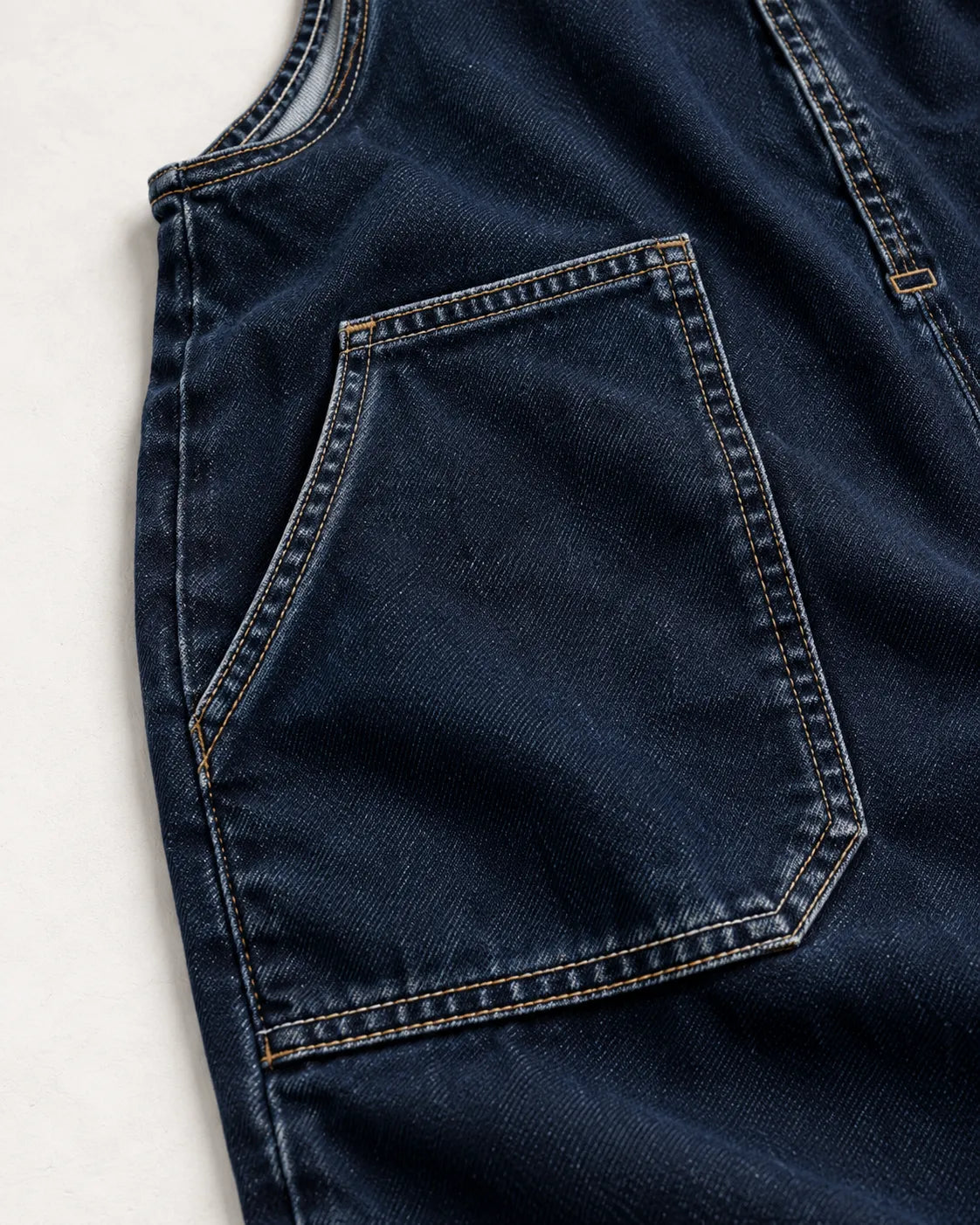 Salopette denim à bretelles contrastées