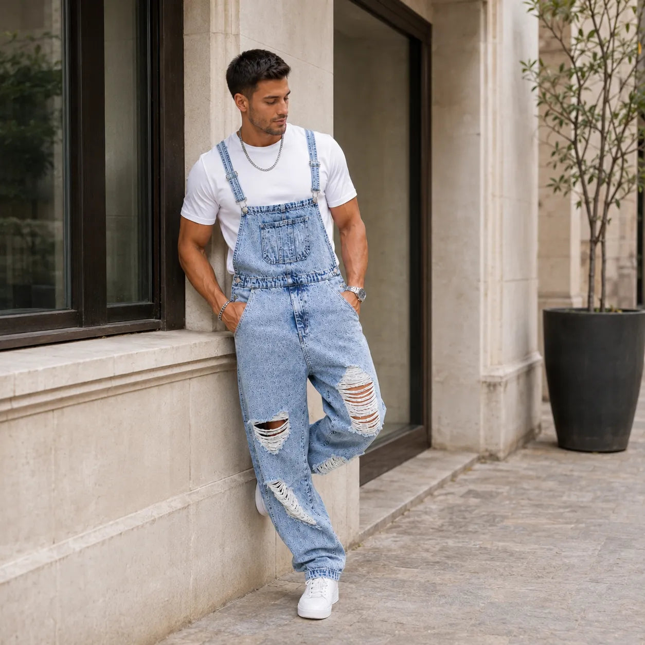 Le denim déchiré à l’esprit high street