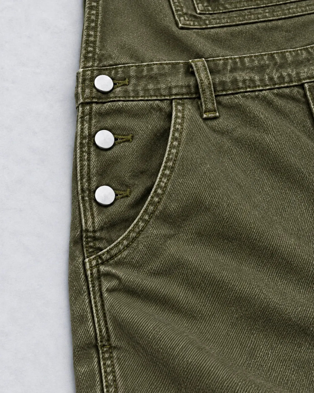 Salopette en denim kaki esprit workwear