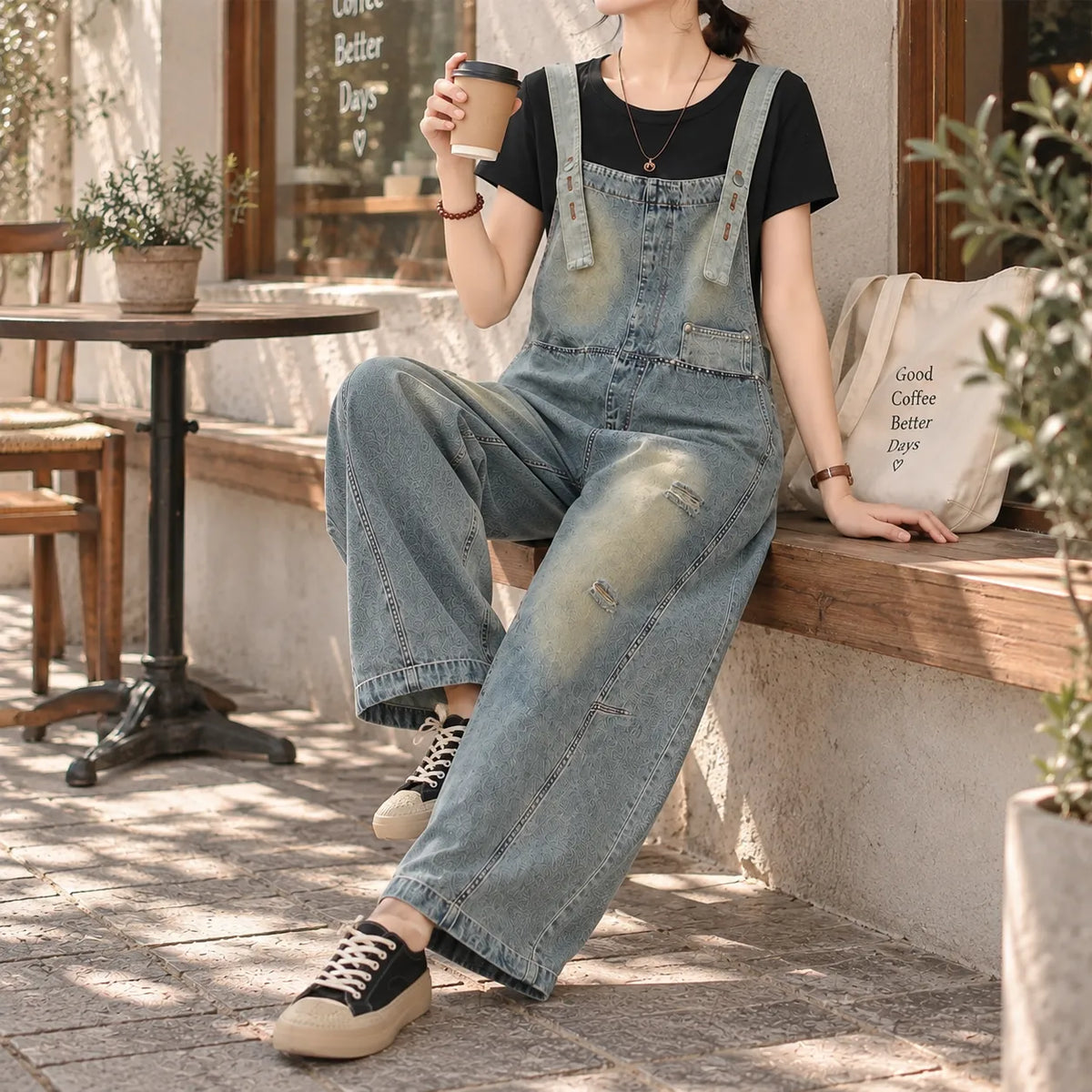 Salopette en jean délavé à effet usé