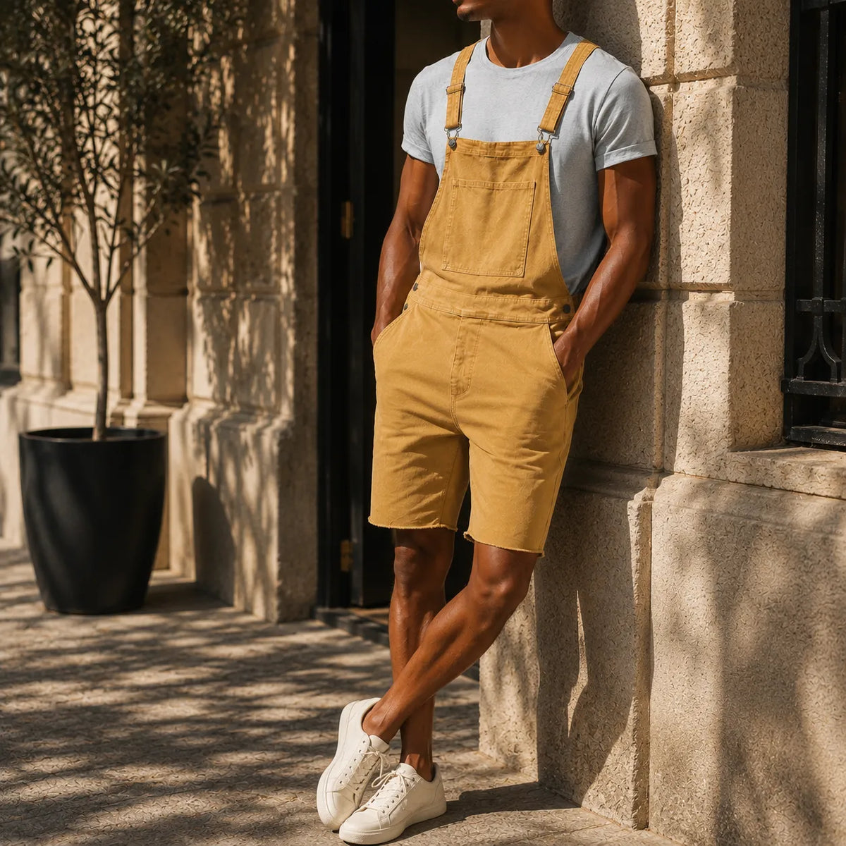 L’utilitaire denim dans une silhouette estivale